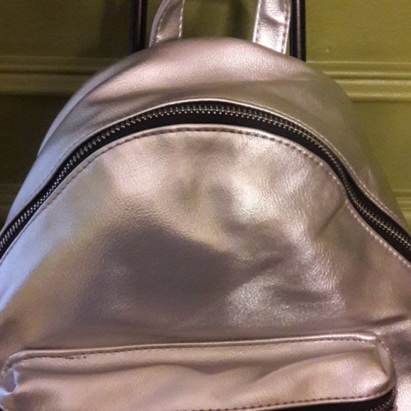 COPY - Backpack - Picture 3 of 9